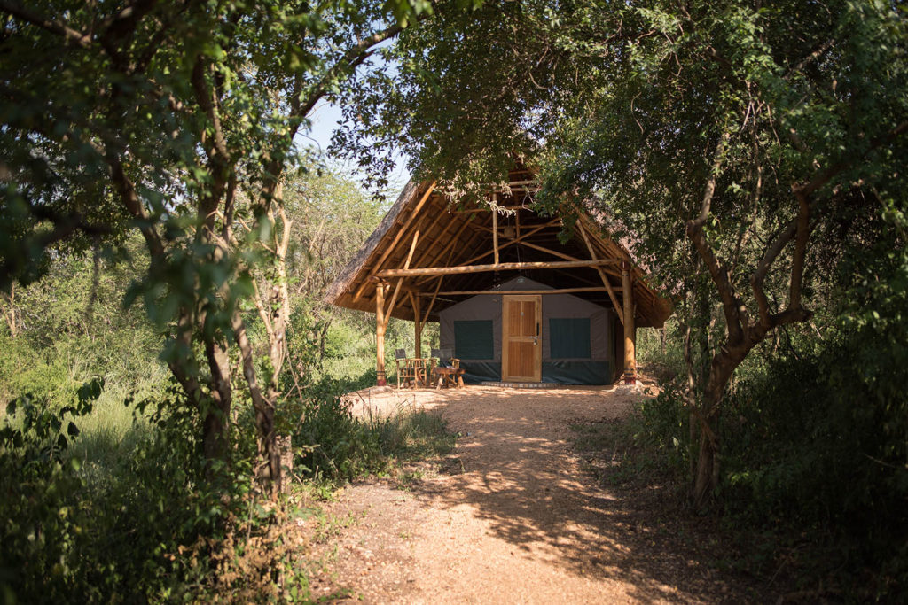 Untitled-8_0027_08. MRL thatched safari tent